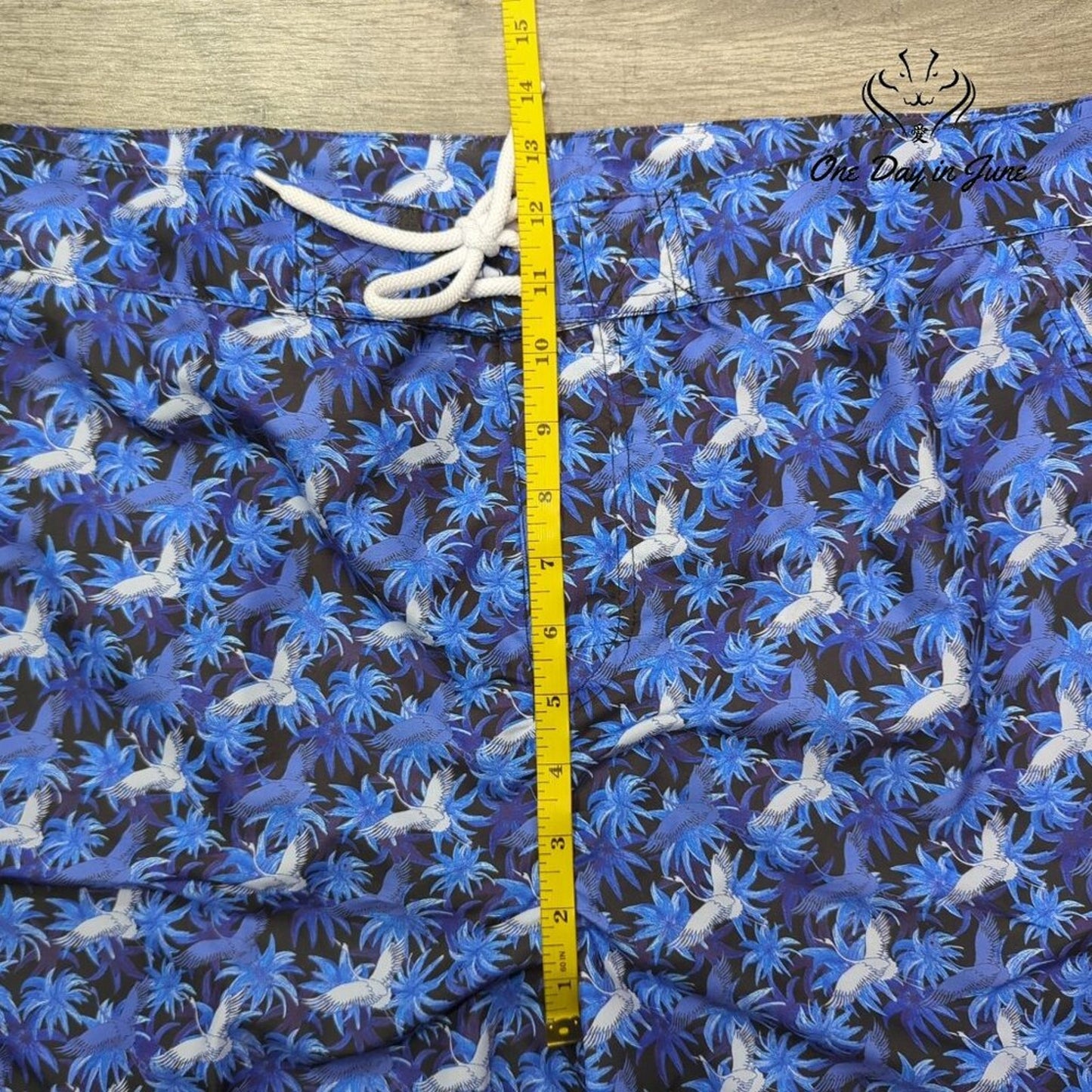 find. Board Shorts Size L