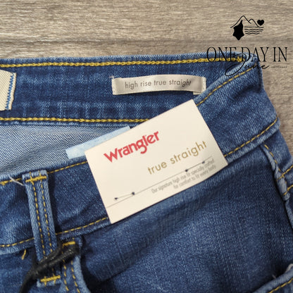Wrangler High Rise True Straigh Jeans Size 4T (27X34)