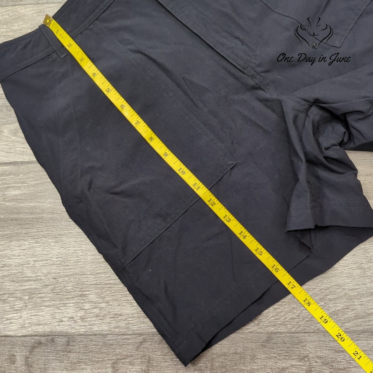 Quest Women's Hiking Shorts Black Quick Dry Outdoor Cargo Shorts NWT Size 12