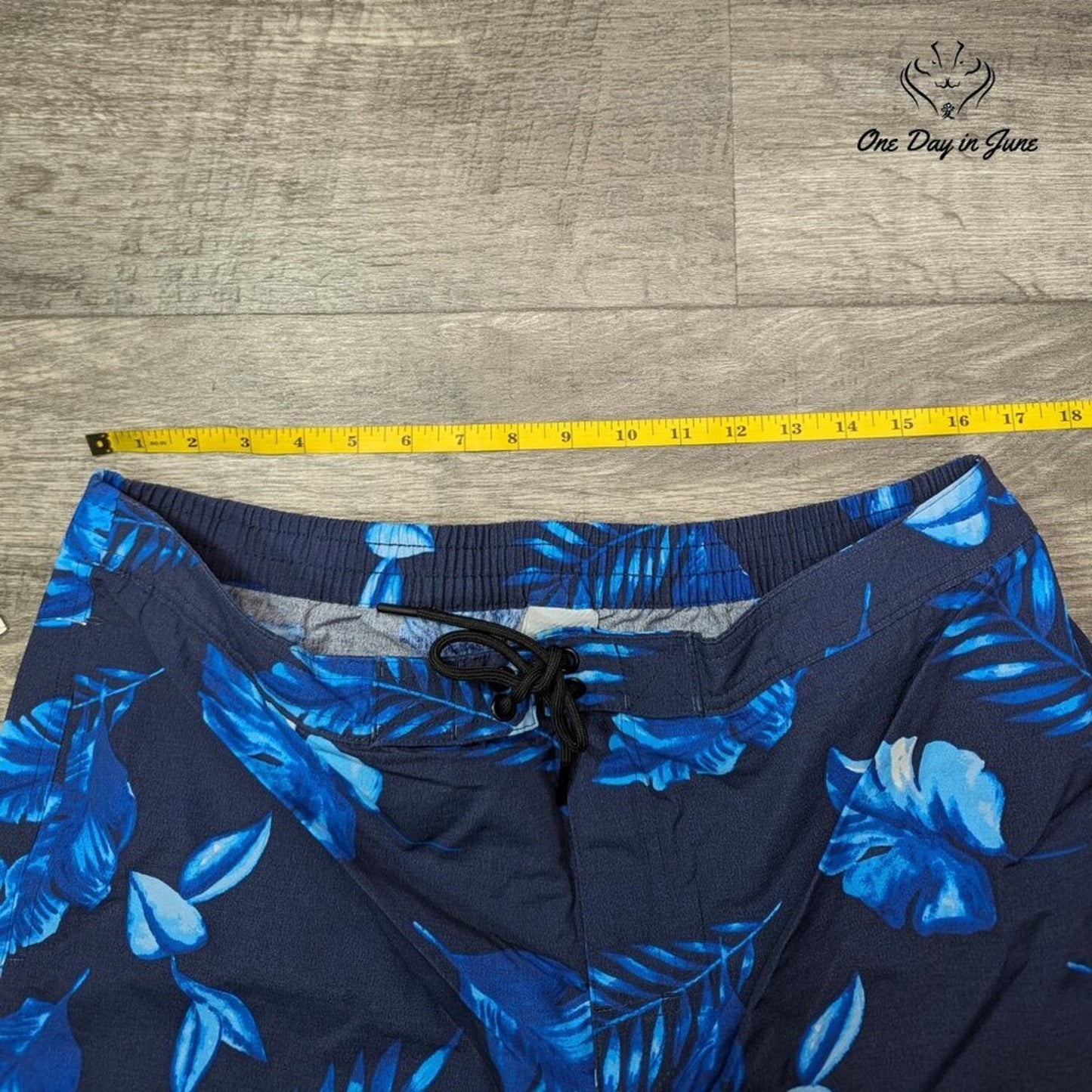 28 Palms Board Shorts Size 36