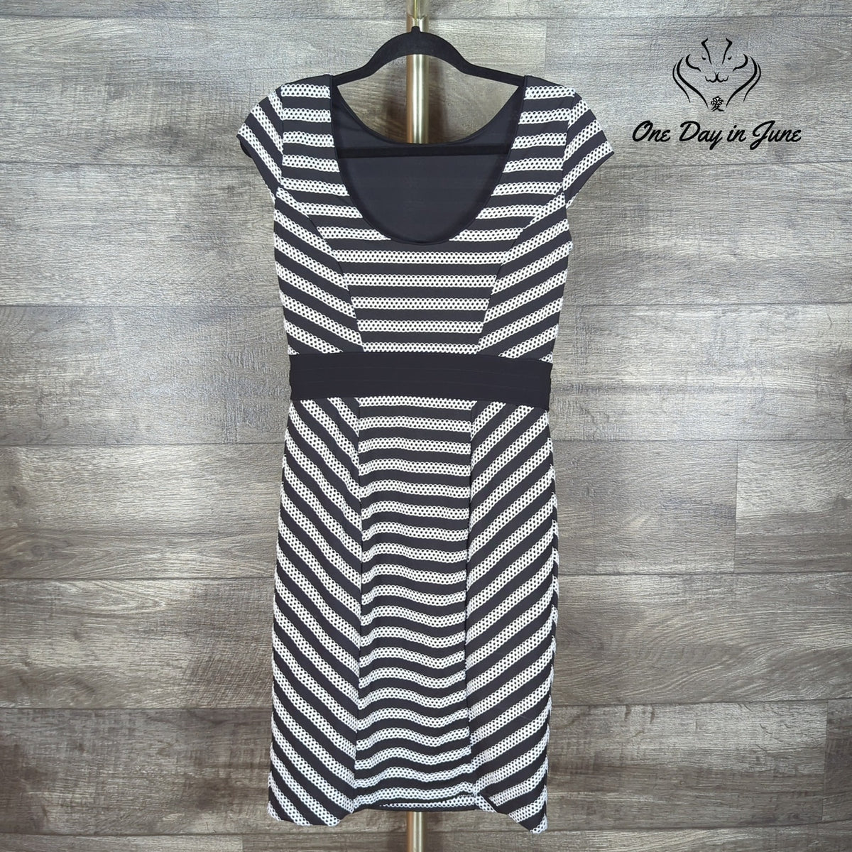 White House Black Market Striped Sheath Dress Black White Buckle Size 2