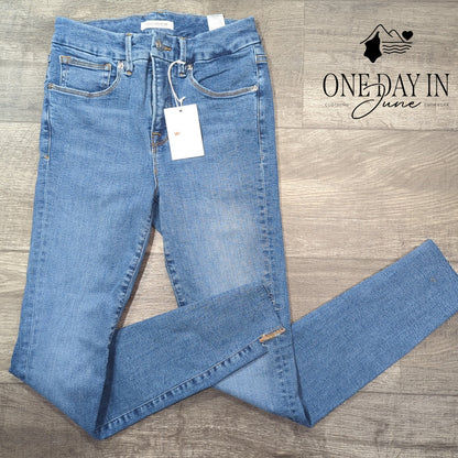 Good American Good Legs Skinny Raw Hem Jeans Blue NWT Size 4