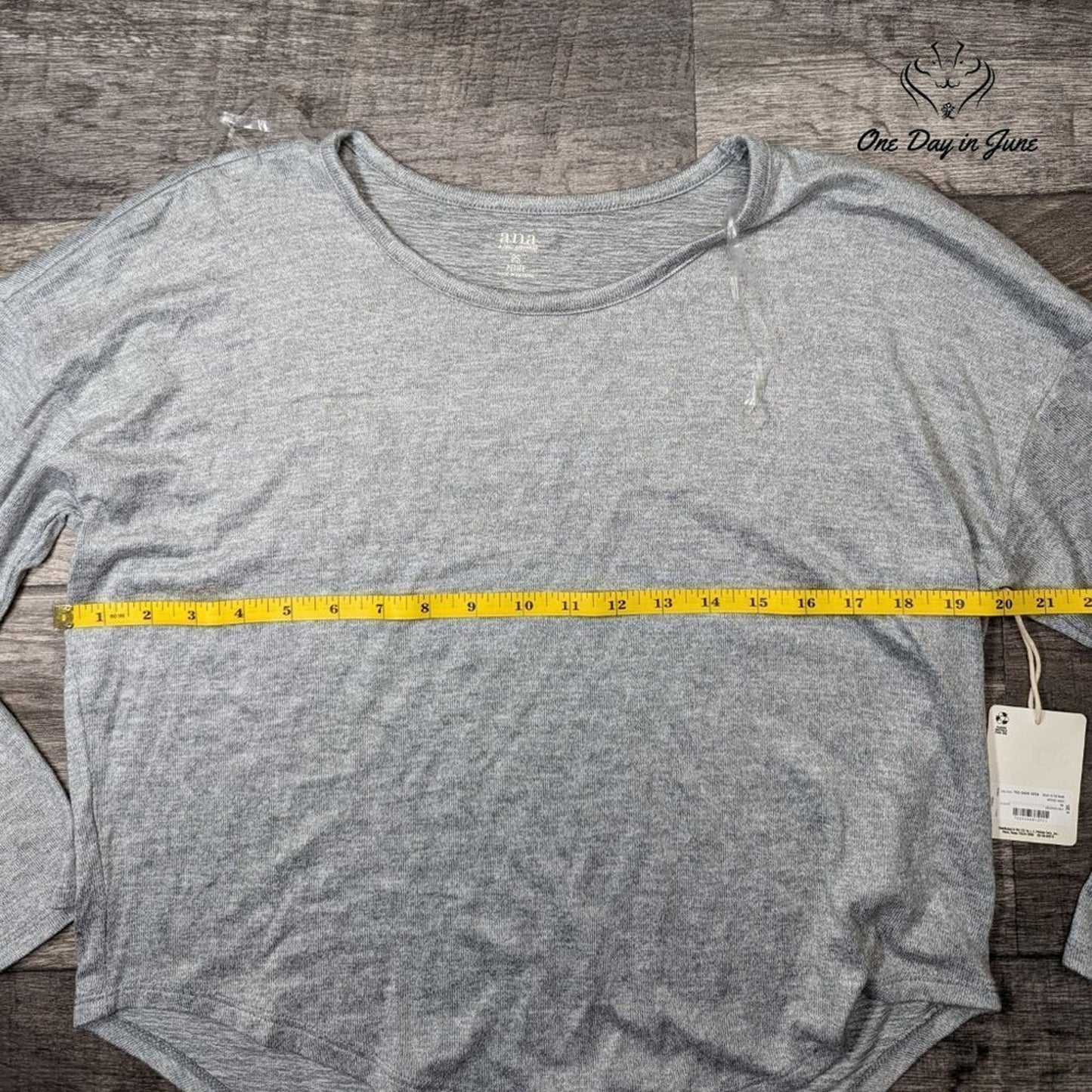 A.n.a Petite Long Sleeve Crew Neck Top Size PS