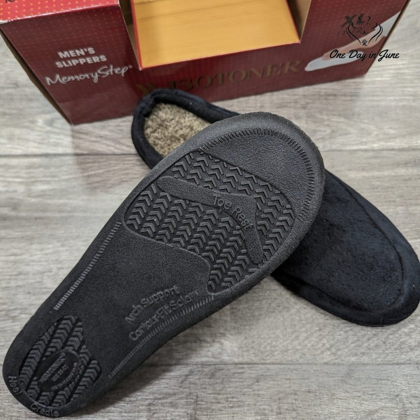 Isotoner Men's Memory Step Slippers Size XL (11-12)