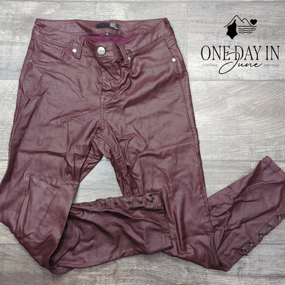 1822 Denim Coated Skinny Jeggings Burgundy Lace Up Ankle Pants Size 10