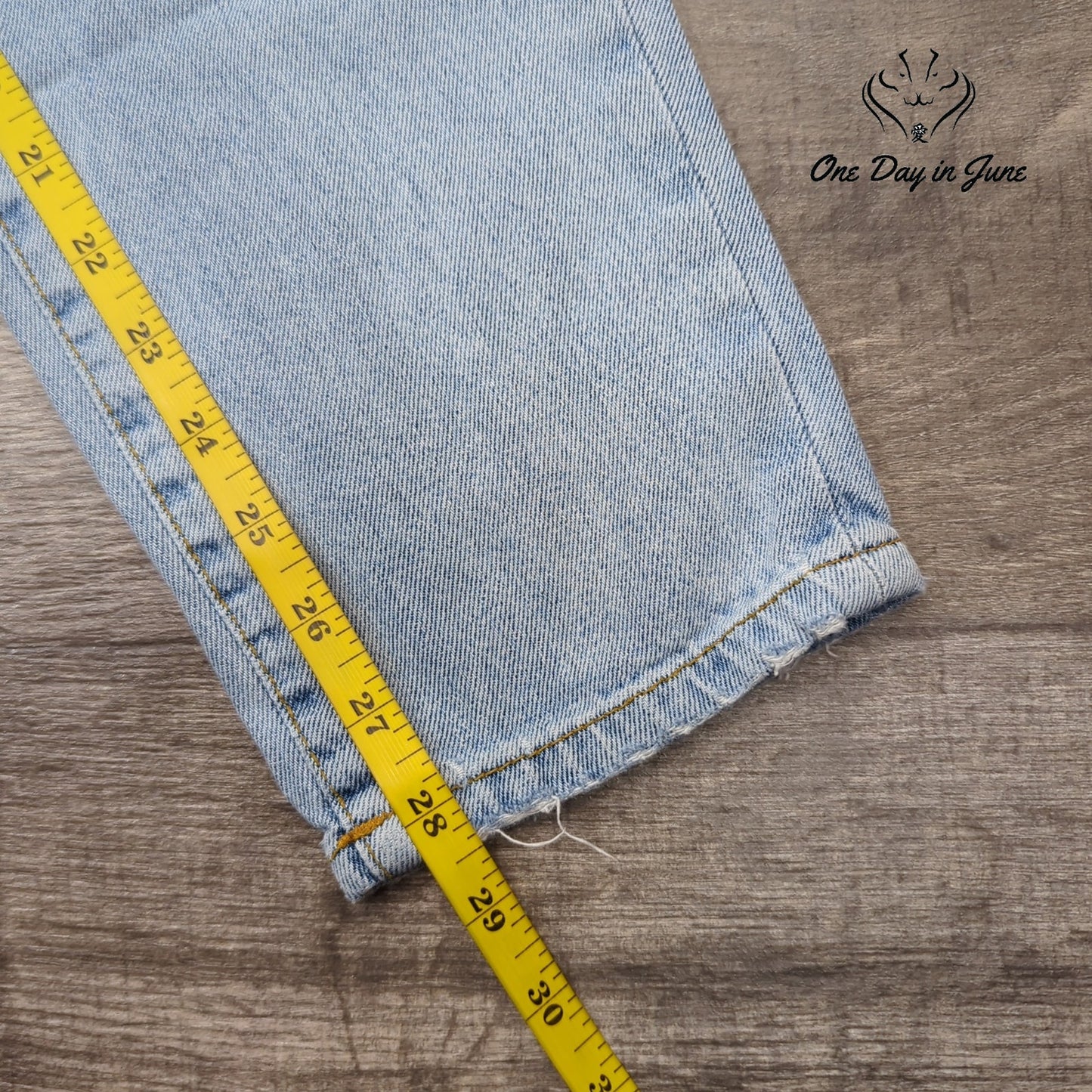 BDG Distressed Jeans Size 26 (2)