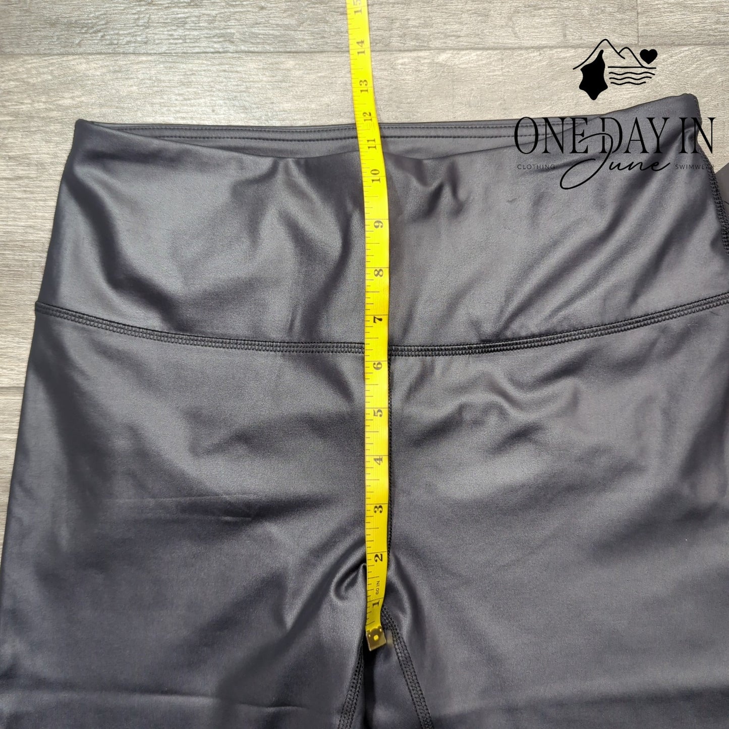 90 Degree Black Cire Cropped Leggings Size L