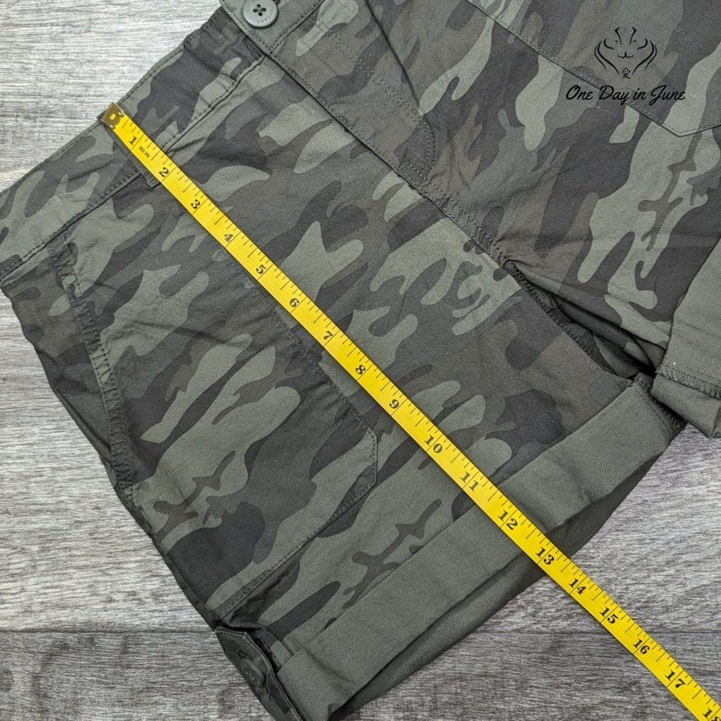 Social Standard Camoflage Shorts Size XS