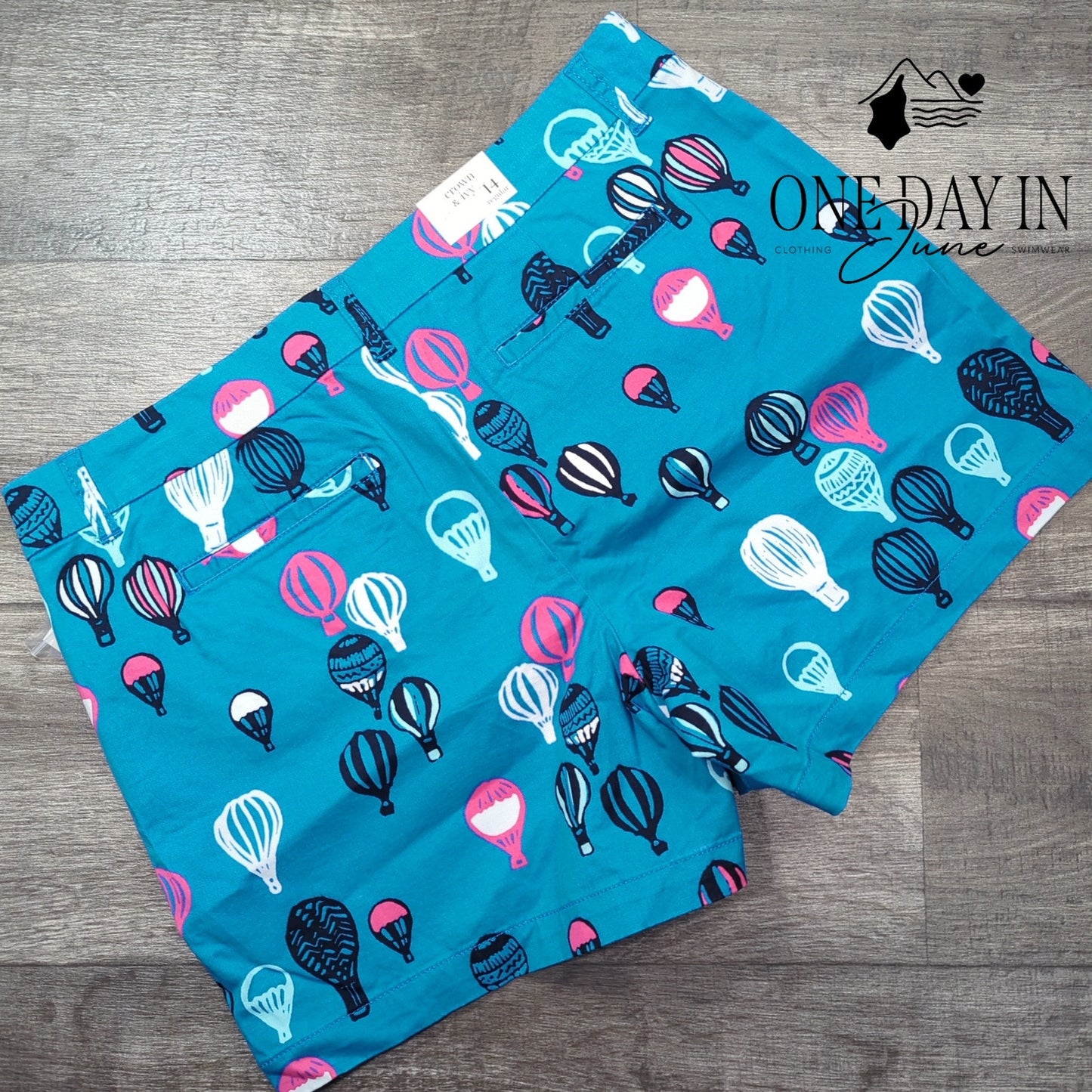 Crown & Ivy Flat Front Shorts Size 14