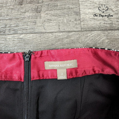 Banana Republic Lined Textured Skirt Size 2
