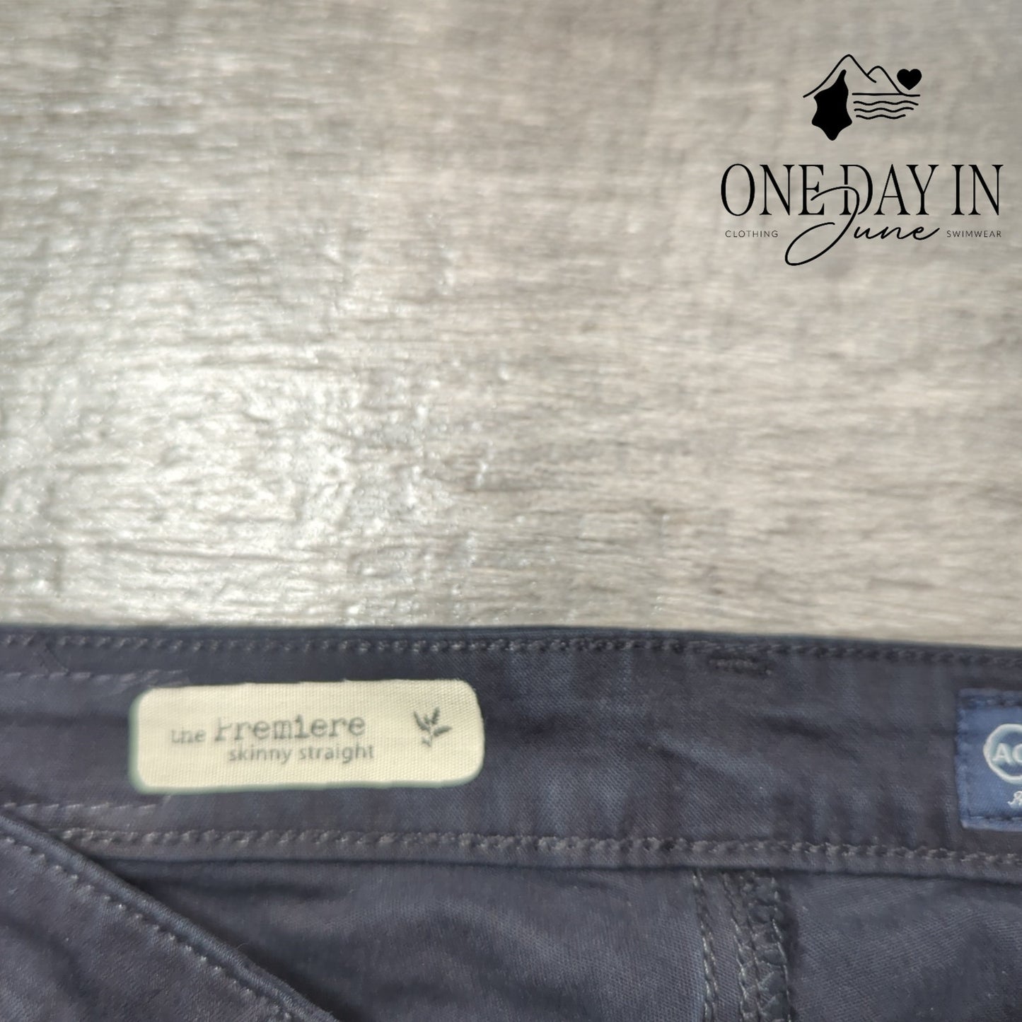 AG Adriano Goldschmied The Premier Skiiny Straight Jeans Size 00