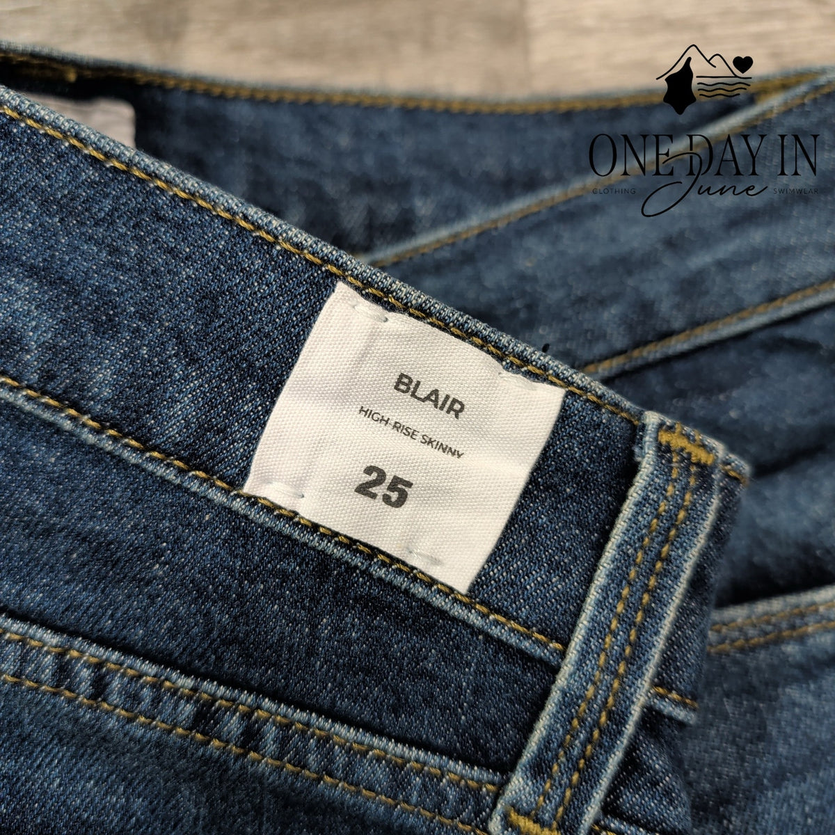 Hudson Blair High Rise Skinny Ankle Jeans Distressed Blue NWT Size 0 (25)