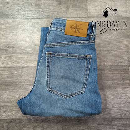 Calvin Klein High Rise Straight Leg Jeans Medium Wash NWT Size 4S (27S)