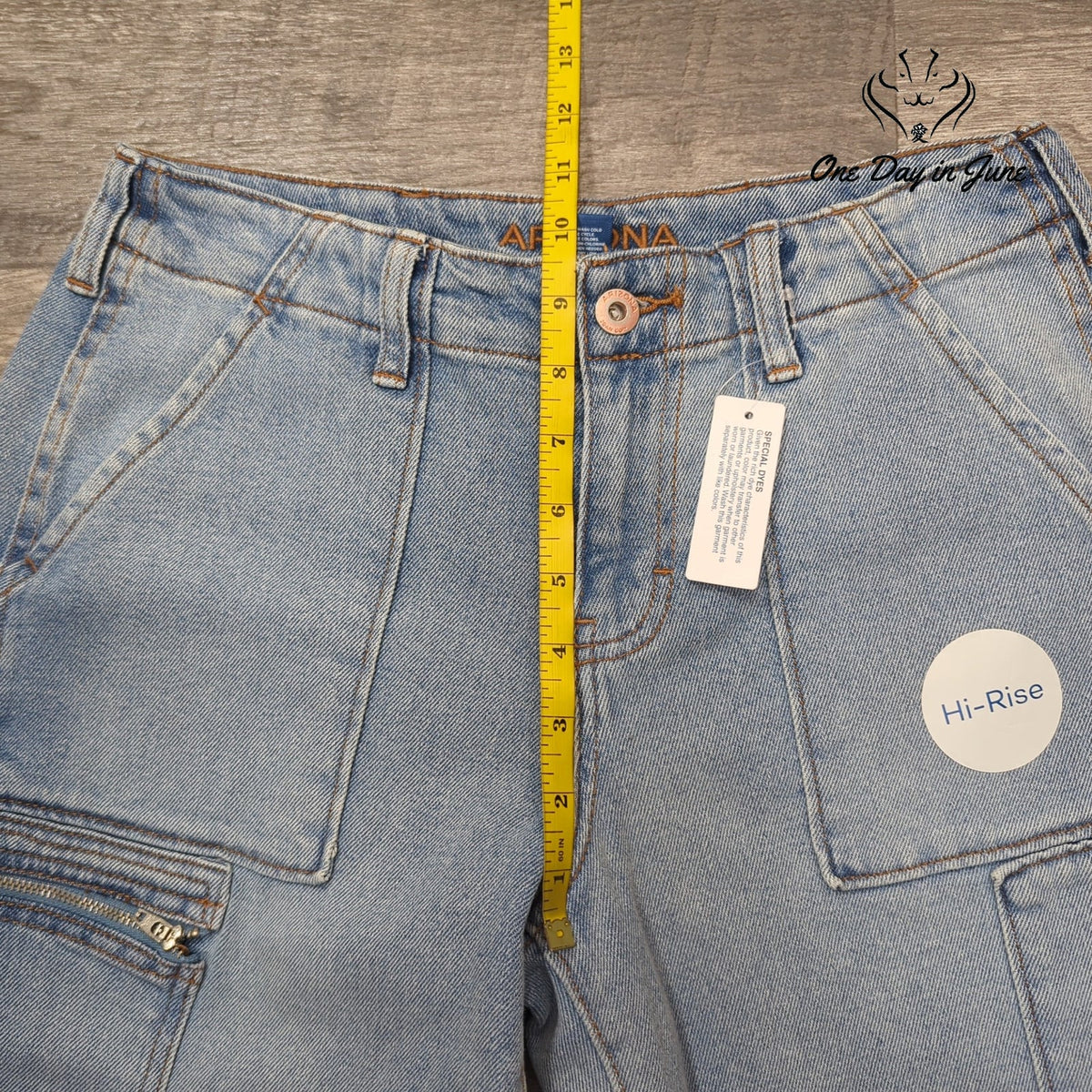 Arizona Jean Co. Juniors High Rise Cargo Jeans Light Wash NWT Size 7
