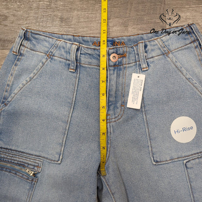 Arizona Jean Co. Juniors High Rise Cargo Jeans Light Wash NWT Size 7