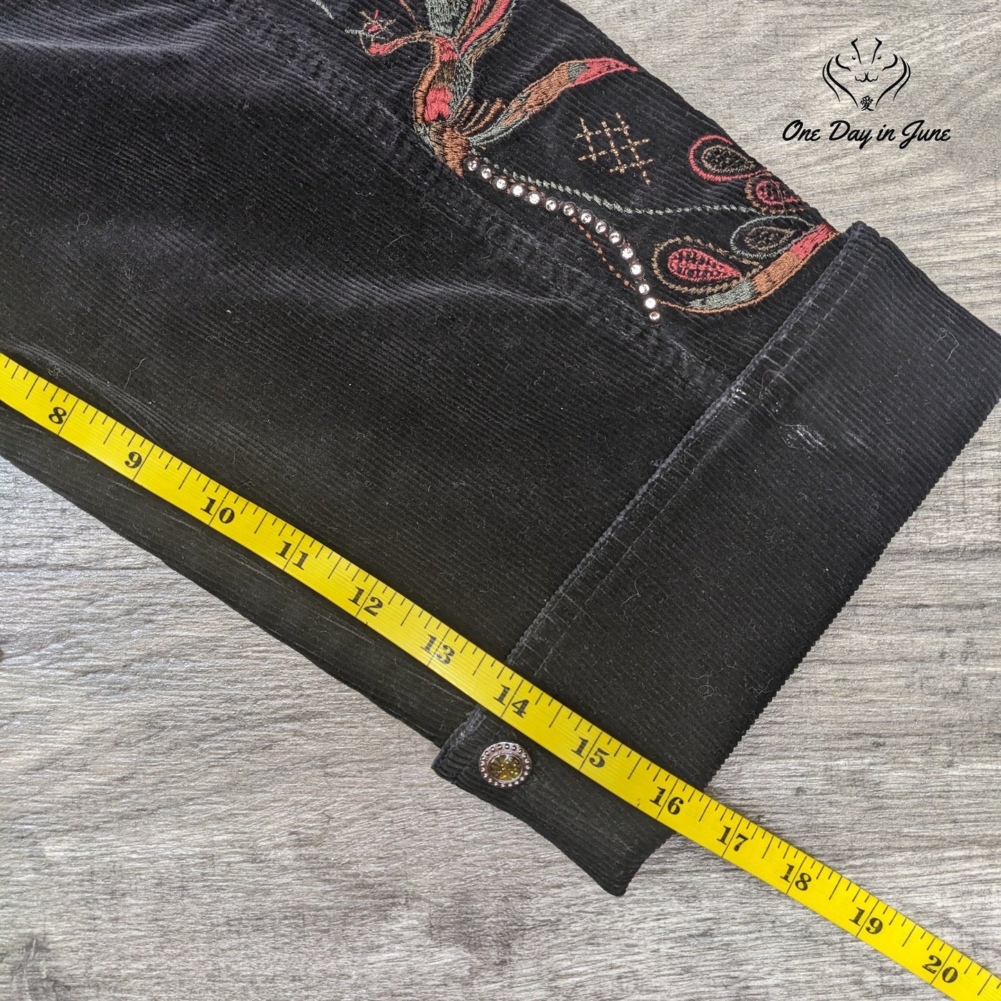 Bestn Corduroy Embroidered Capri Pants Size 10 (30)