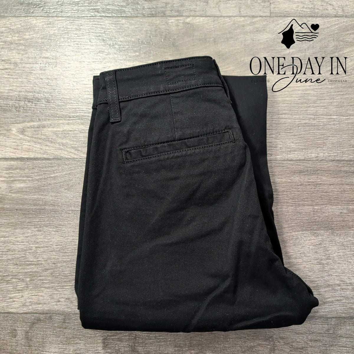 AG Adriano Goldschmied The Layla Cropped Flare Trouser Black NWT Size 4 (27)