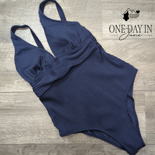 Cupshe V Front Textured One Piece Swimsuit Size M