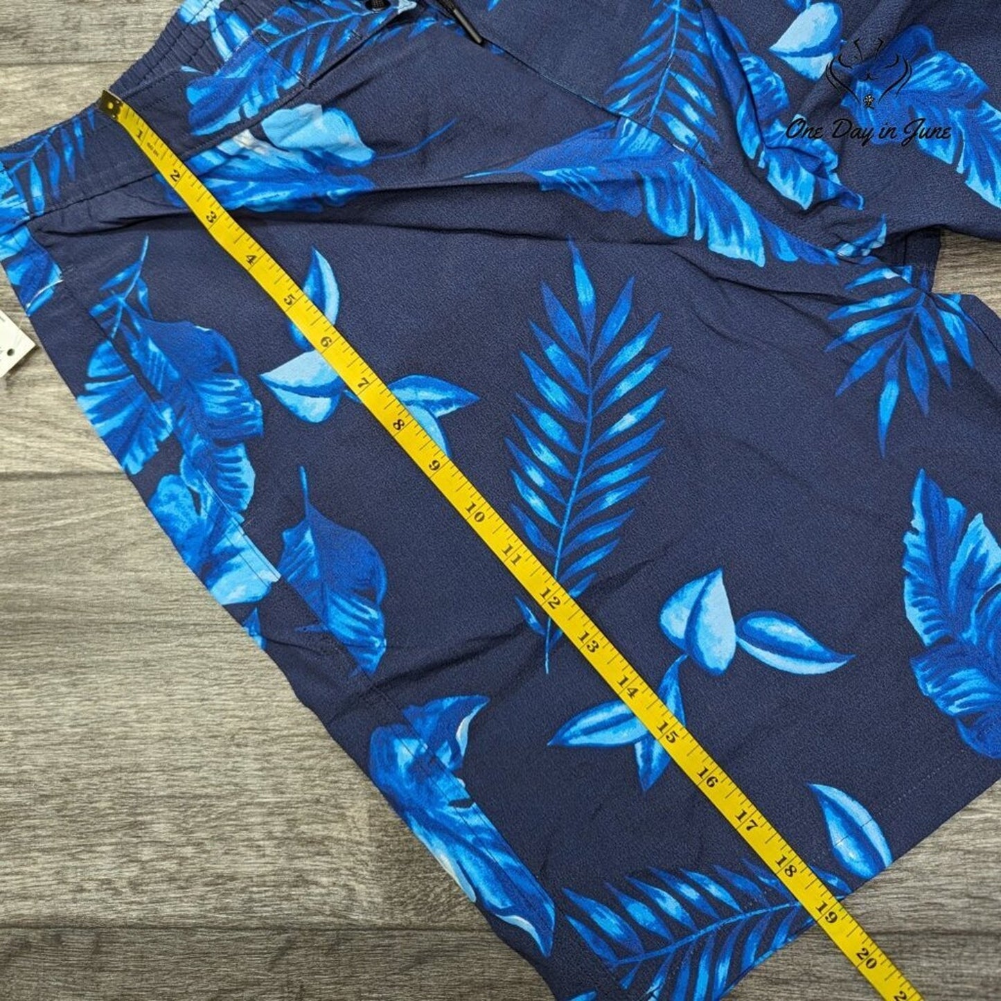 28 Palms Board Shorts Size 36