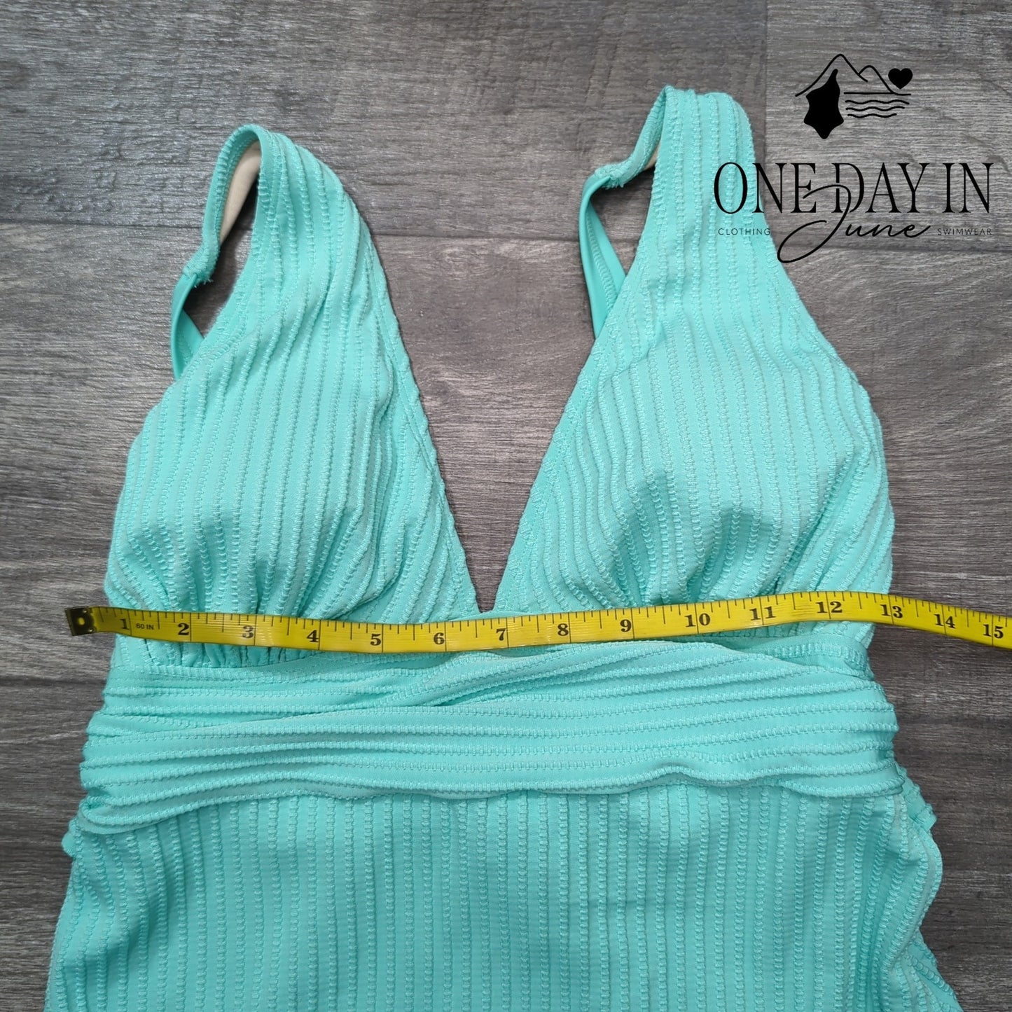 Cupshe Textured V Front One Piece Swimsuit Size L