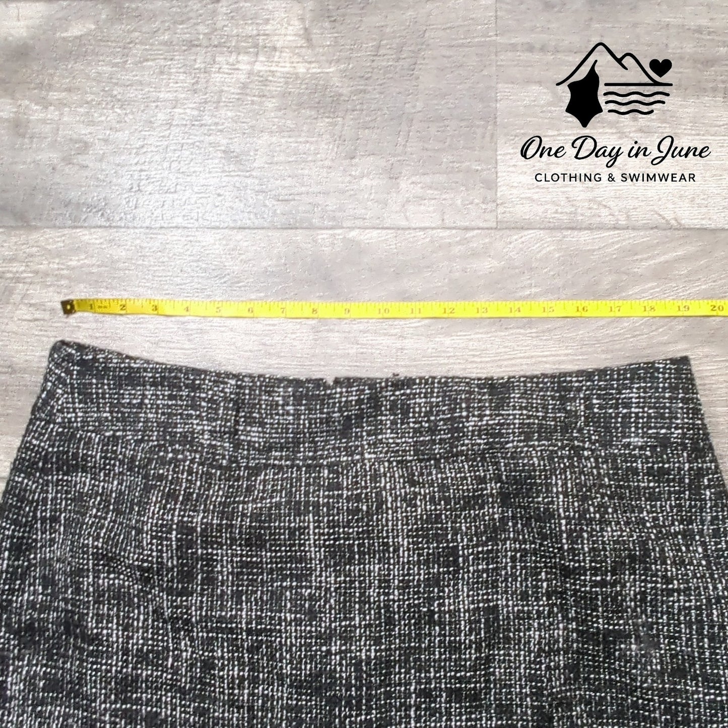 Ann Taylor Lined Mini Skirt Size 18