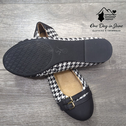 whitemt. Houndstooth Flats Size 7.5