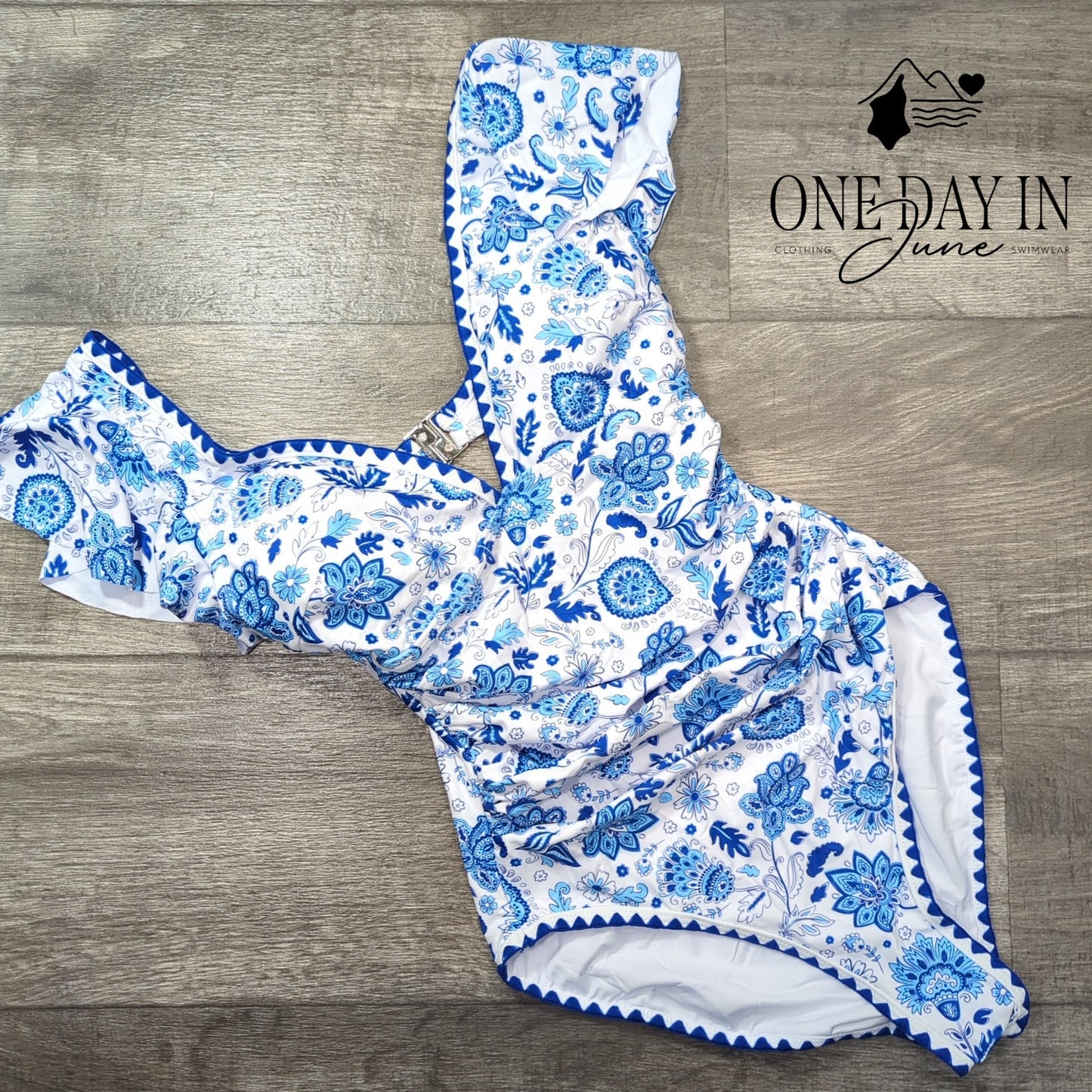 Aidonger Ruffle Shoulder One Piece Swimsuit Size S