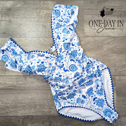 Aidonger Ruffle Shoulder One Piece Swimsuit Size S