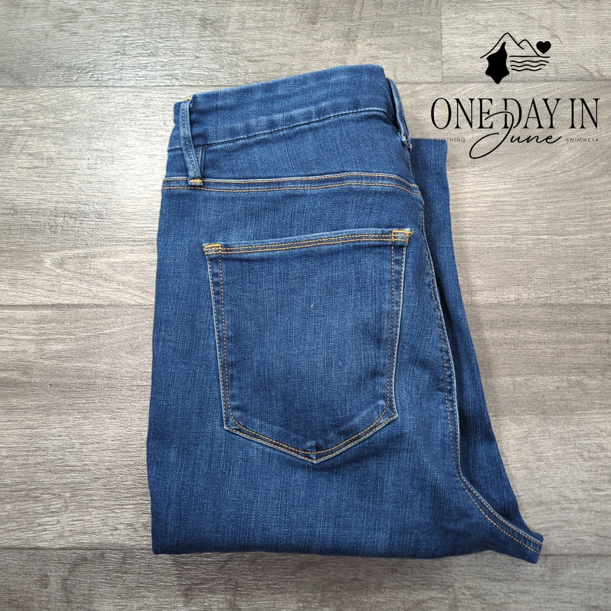 Good American Good Legs Straight Leg Jeans Blue NWT Size 15