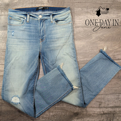 Hudson Nico Mid Rise Cigarette Jeans Light Wash Distressed Raw Hem NWT Size 4