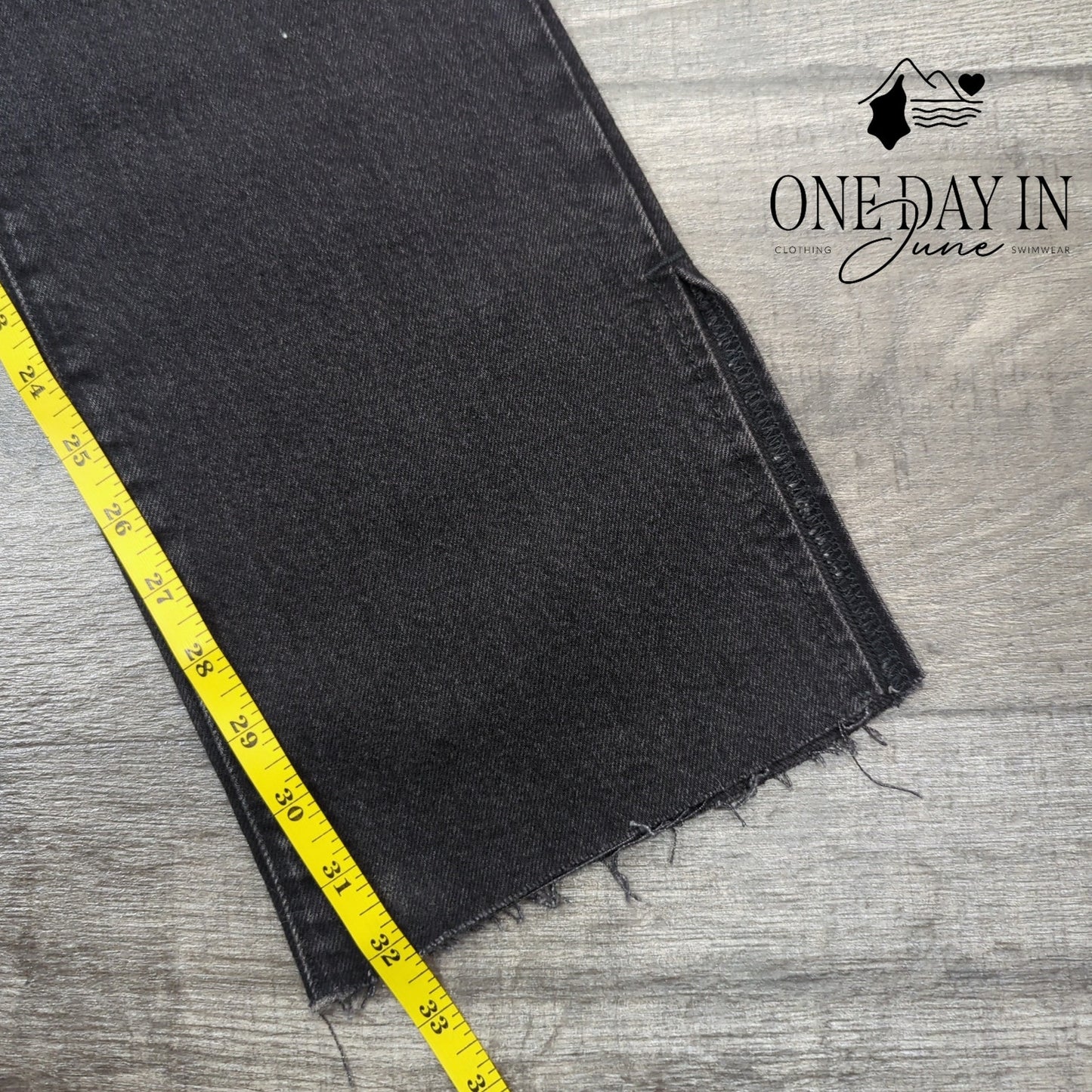 Good American Good Boy Raw Split Hem Jeans Size 8