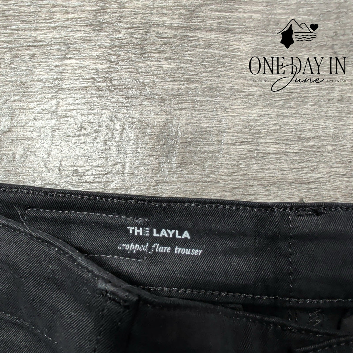AG Adriano Goldschmied The Layla Cropped Flare Trouser Pants Black NWT 27 Size 4