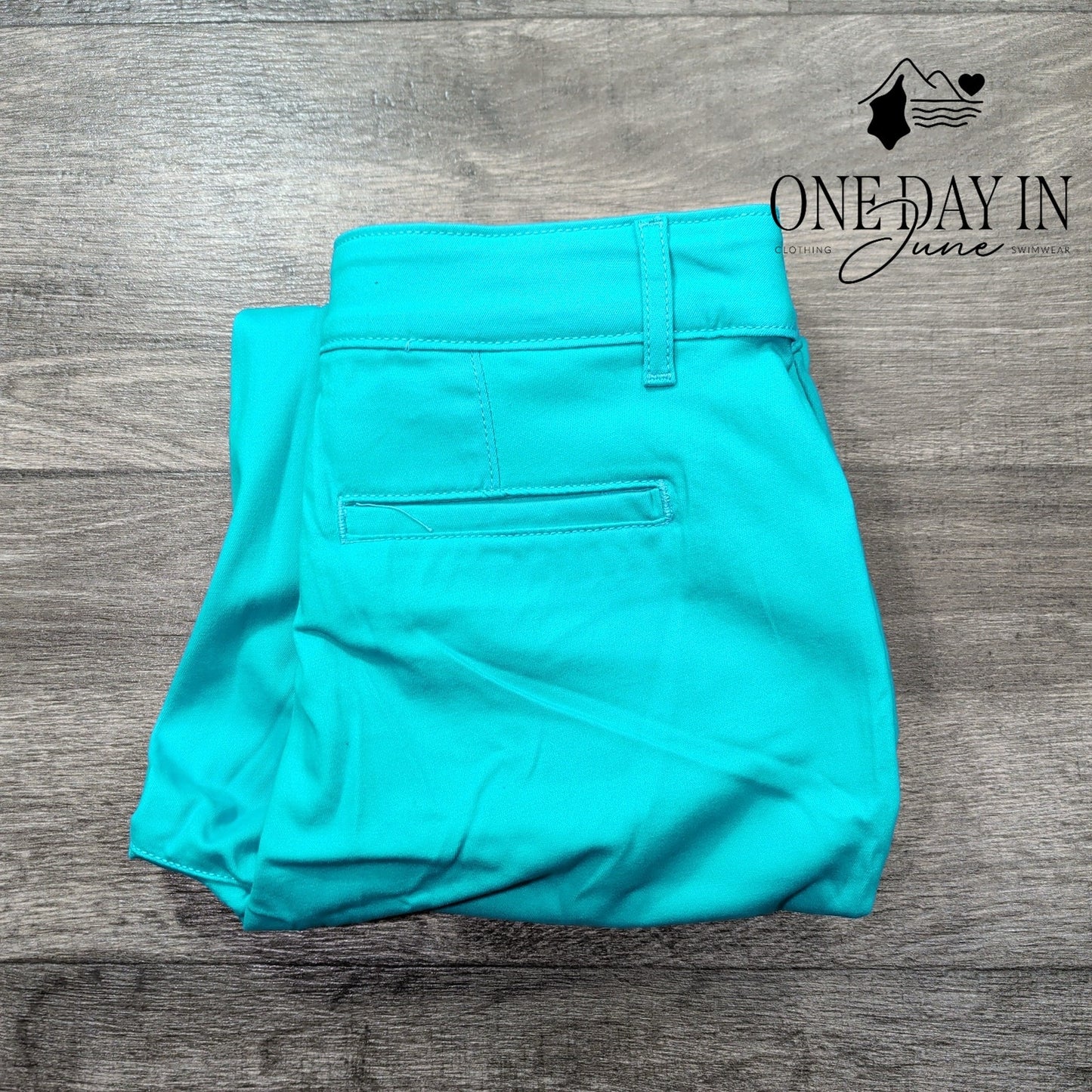 St. John's Bay Mid Rise Capri Pants Size 6