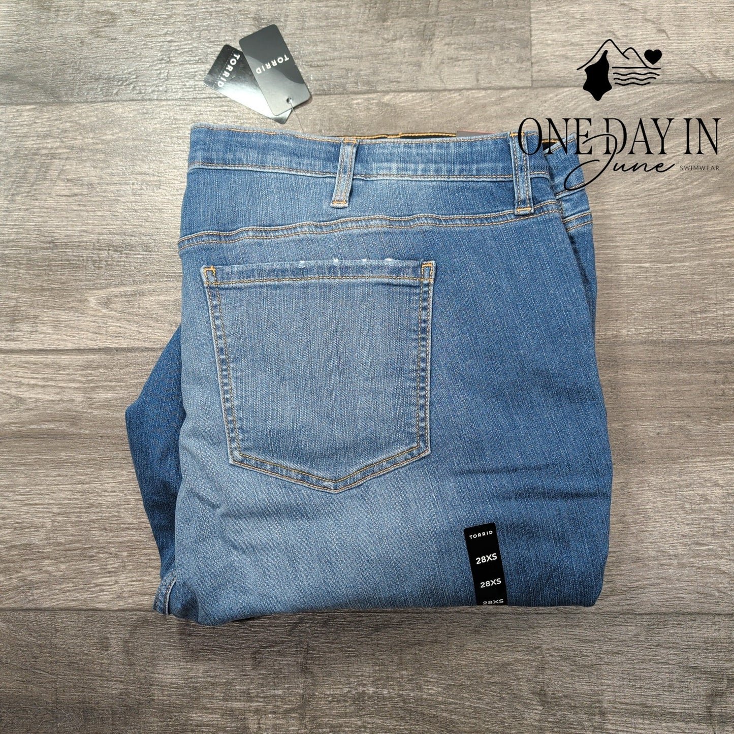 Torrid Plus Size Sky High Skinny Ankle Jeans Size 28