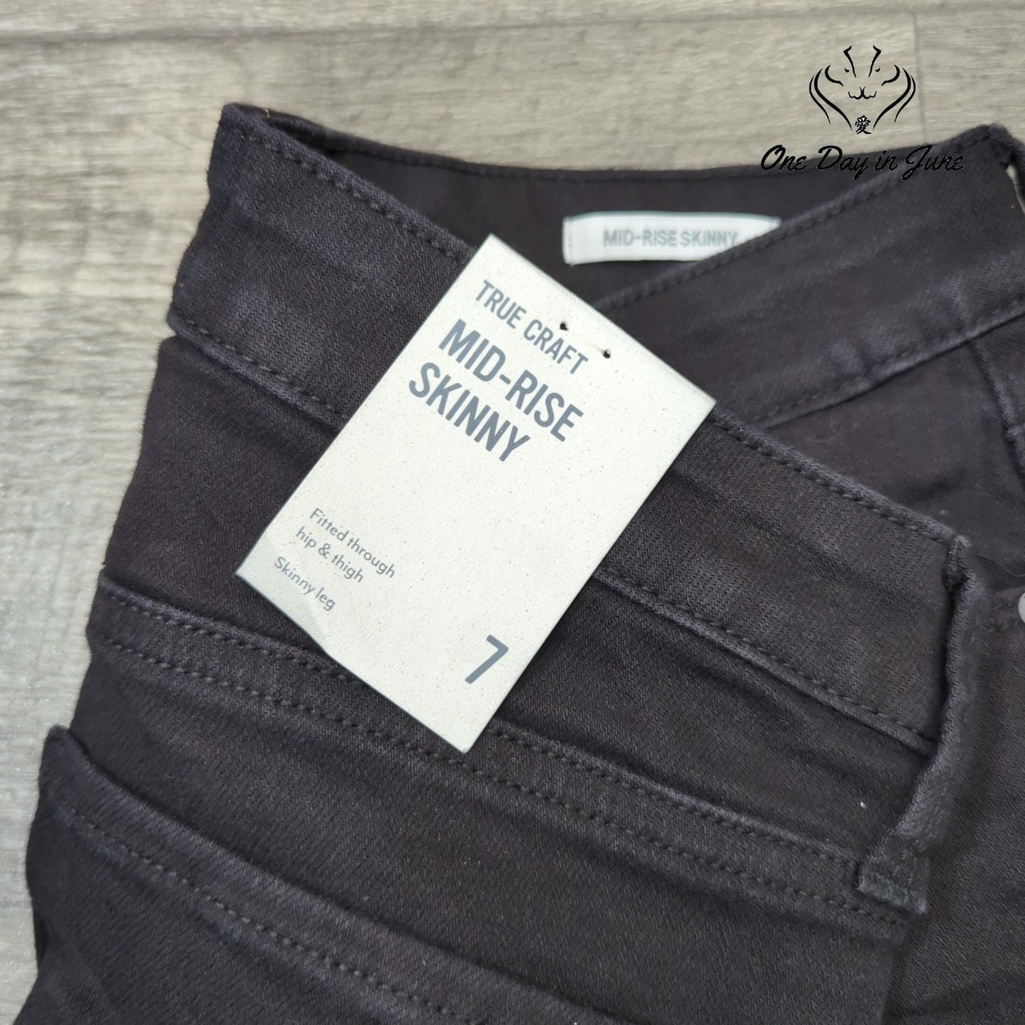True Craft Juniors Mid-Rise Skinny Jeans Size 7