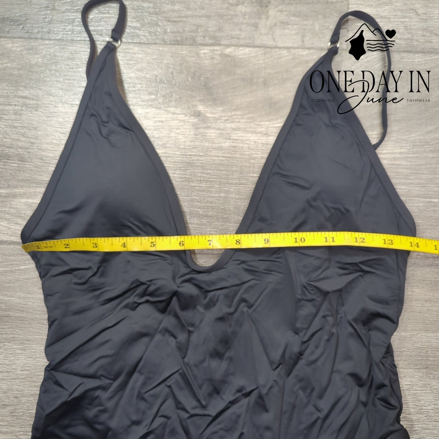 Charmo High Cut V Neck One Piece Swimsuit Size L