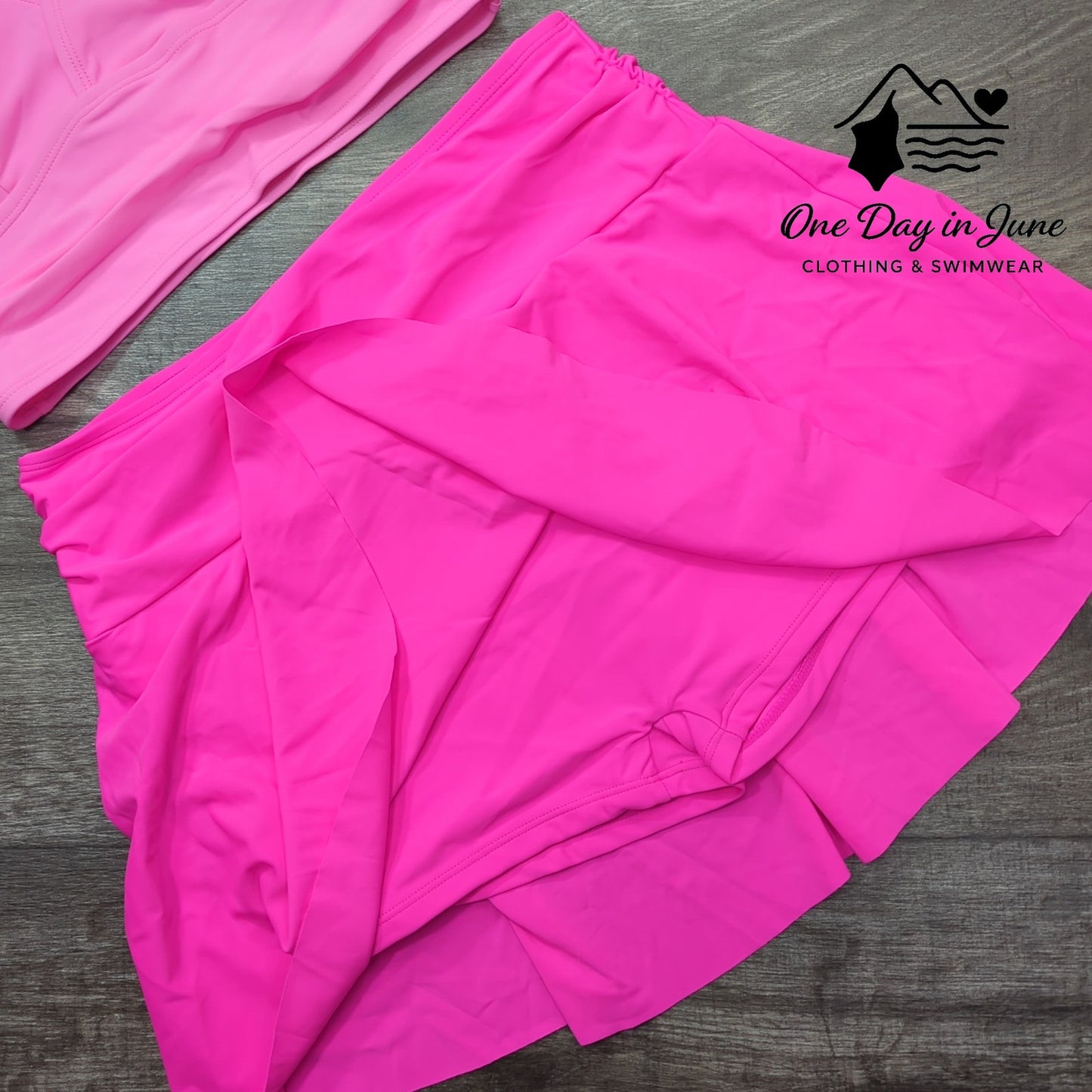 Charmleaks V Neck Crop Skirted Bikini Swimsuit Size M