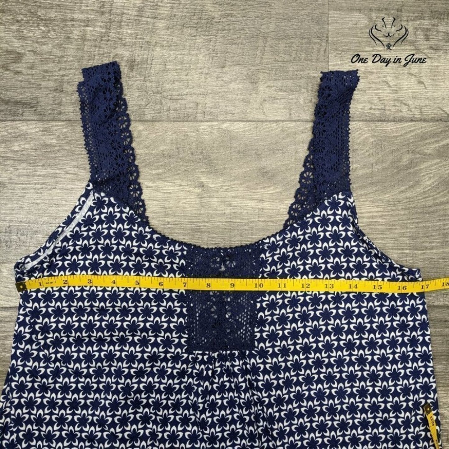 Liz Claiborne Lace Strap Tank Top Size M