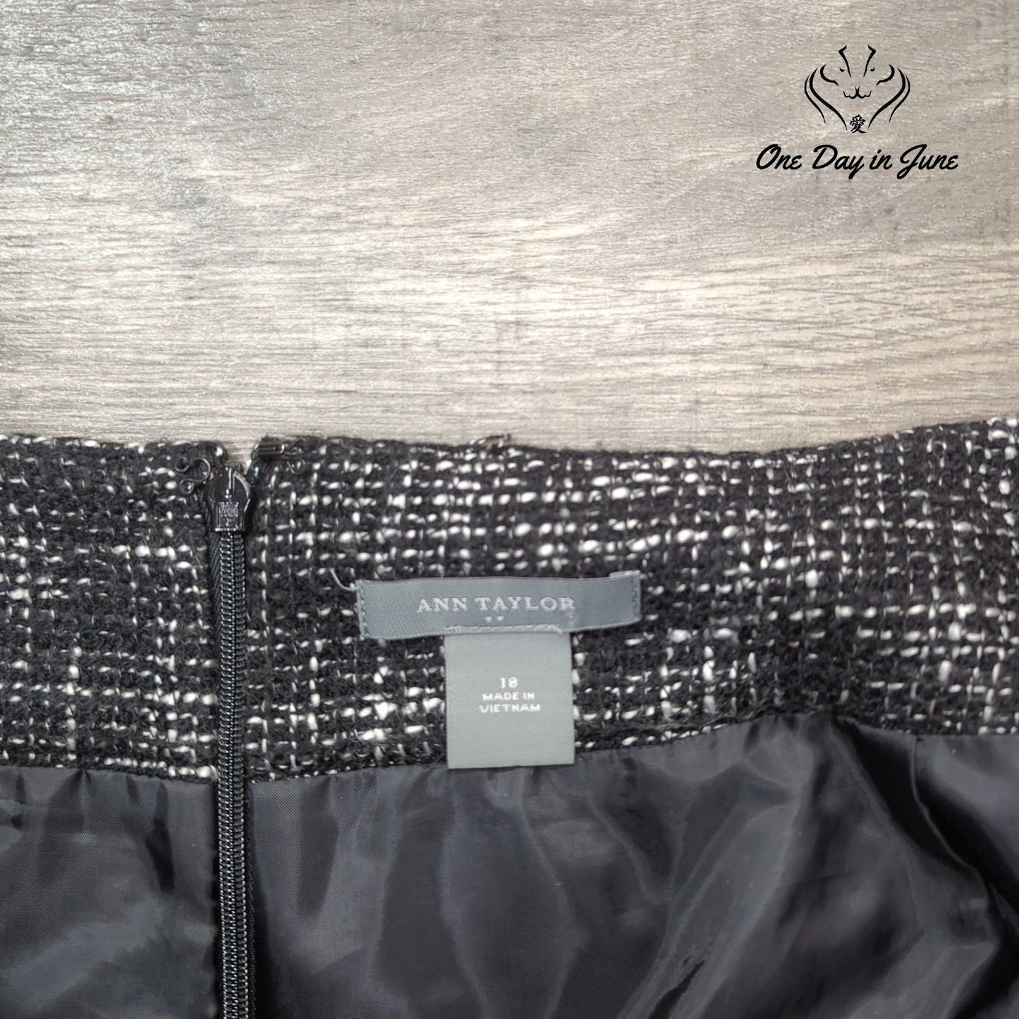 Ann Taylor Lined Mini Skirt Size 18