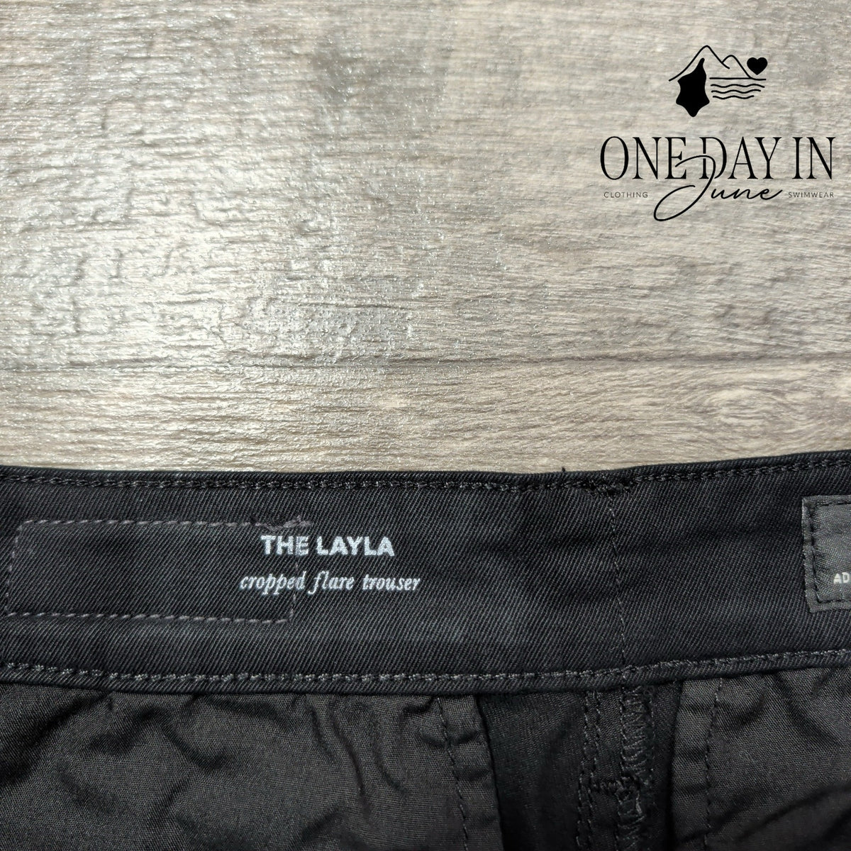 AG Adriano Goldschmied The Layla Cropped Flare Trouser Pants Black NWT Size 4