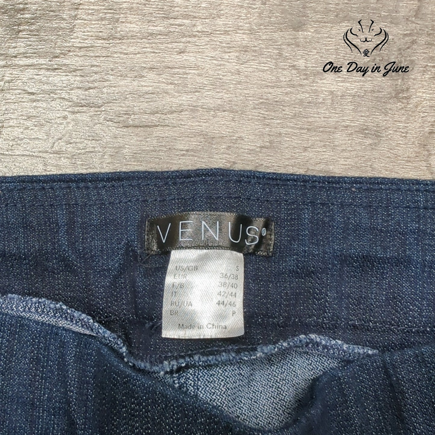 Venus Pull On Ankle Jeans Size S