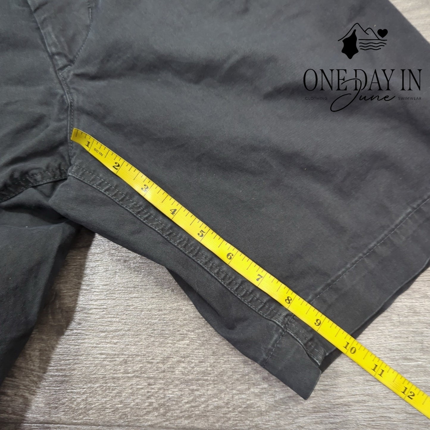 American Eagle Outfitters Classic At The Knee Shorts Size 28 (6)