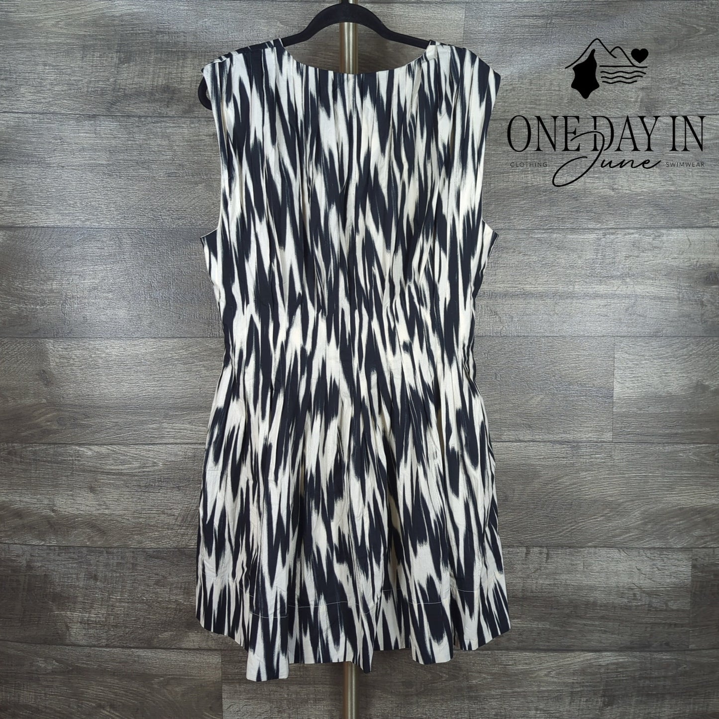 BR Banana Republic Ikat Fit Flare Dress Black White V Neck NWT Size 16