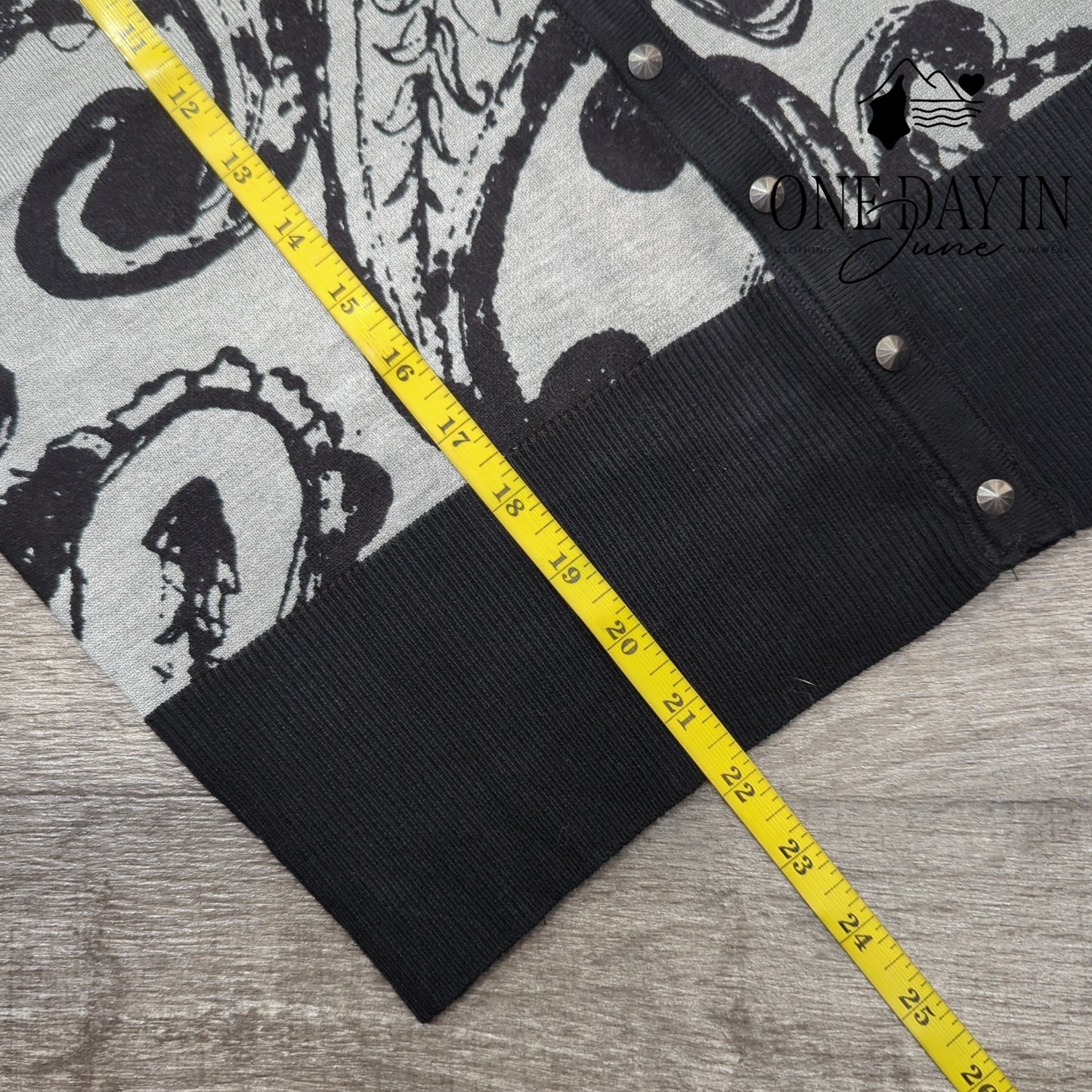 Premise Studio Snap Front Sweater Size XL