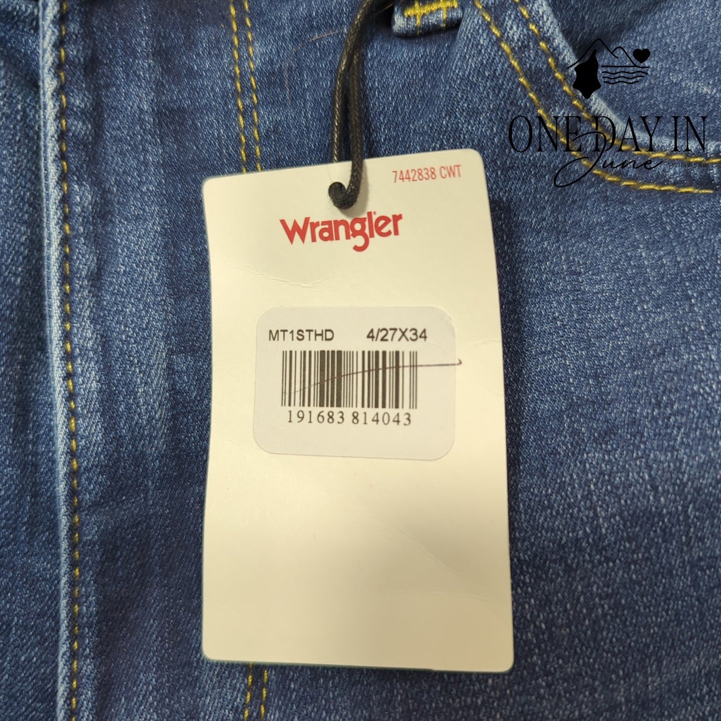 Wrangler High Rise True Straigh Jeans Size 4T (27X34)