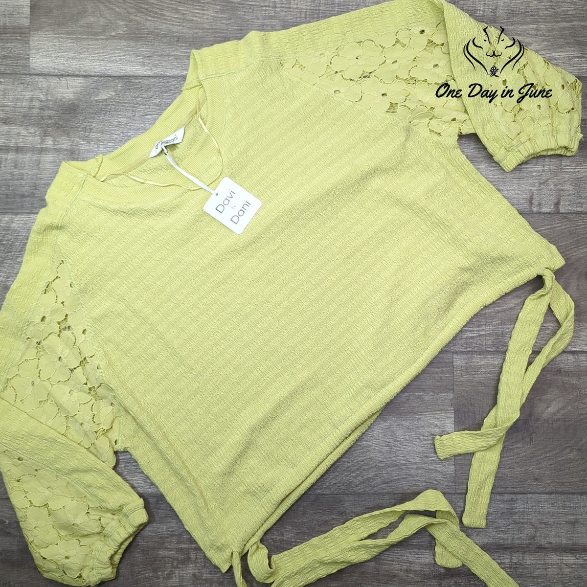 Davi & Dani Lace Sleeve Tie Side Textured Top Lime Green NWT Size M