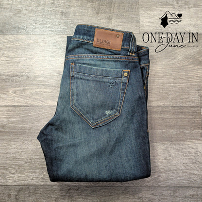 DL1961 Sally Slim Straight Jeans Distressed Dark Wash 4-Way Stretch NWT Size 6