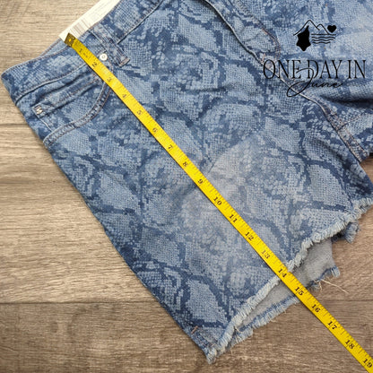 Seven7 5" Weekend Shorts Size 16