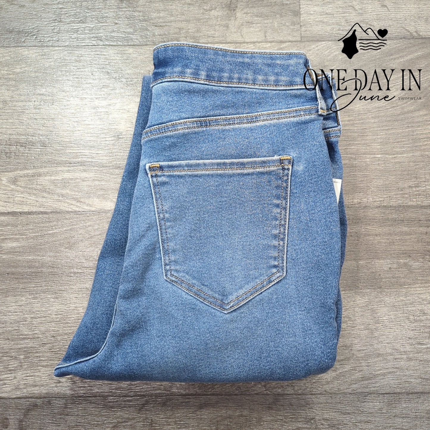 Old Navy Extra High Rise Rockstar Super Skinny Jeans Size 10