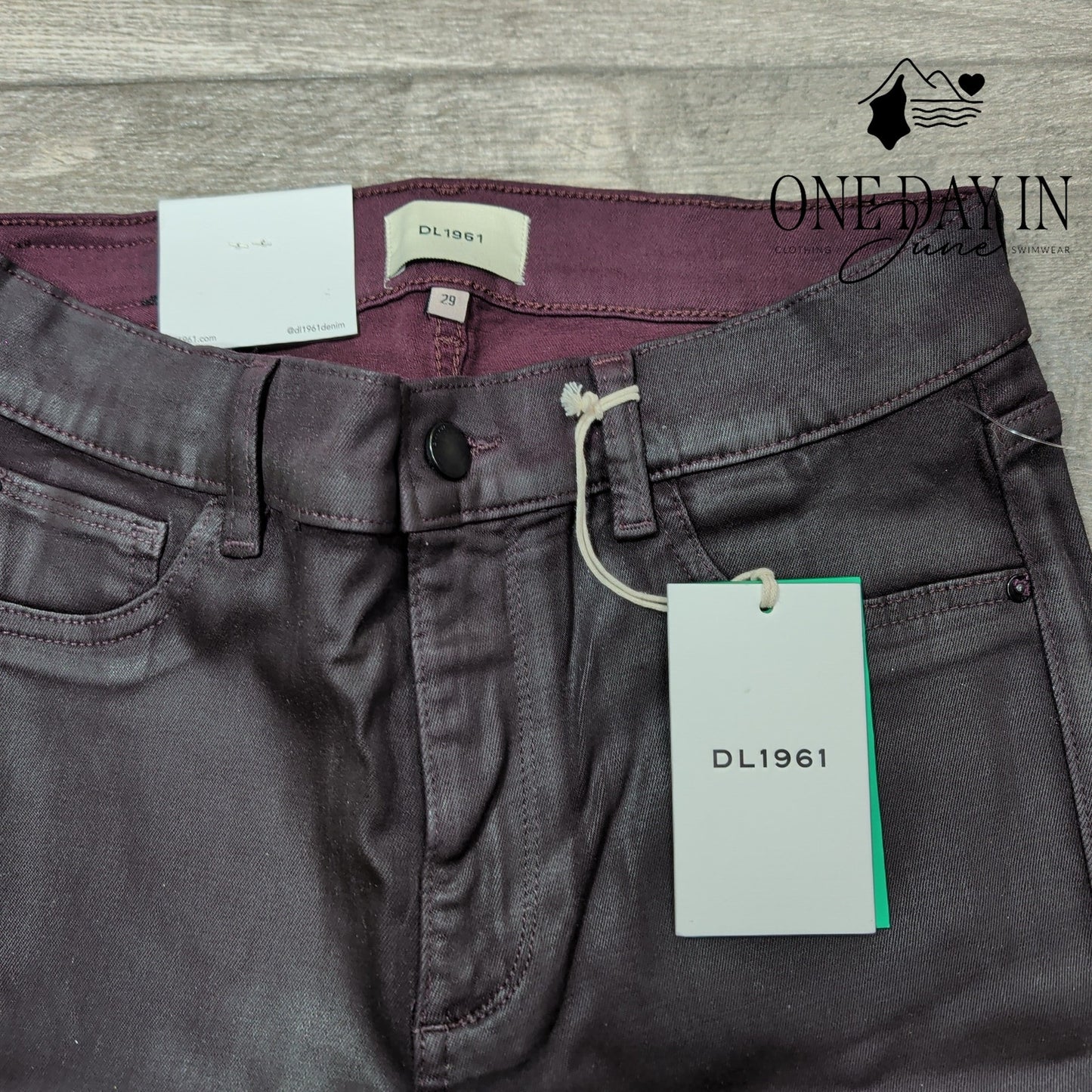 DL1961 Mara Straight Jeans Black Coated Mid Rise InstaSculpt NWT Size 8 (29)